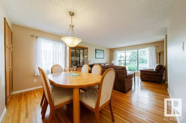 15629 83 AV NW, Edmonton, AB T5R 3T6