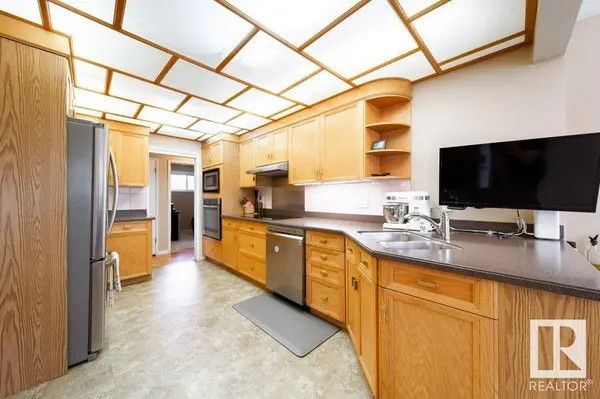 15629 83 AV NW, Edmonton, AB T5R 3T6