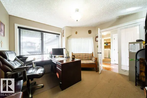 6040 166 AV NW, Edmonton, AB T5Y 0A8