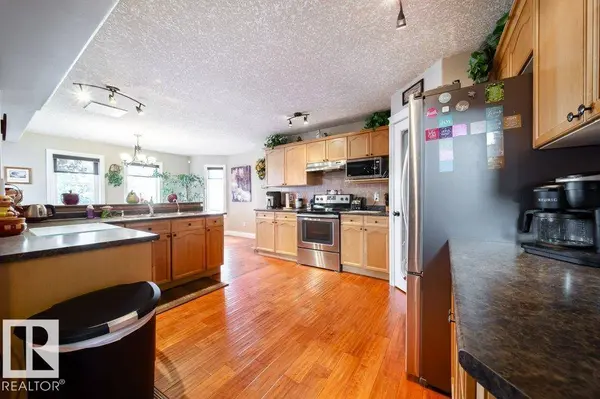 6040 166 AV NW, Edmonton, AB T5Y 0A8