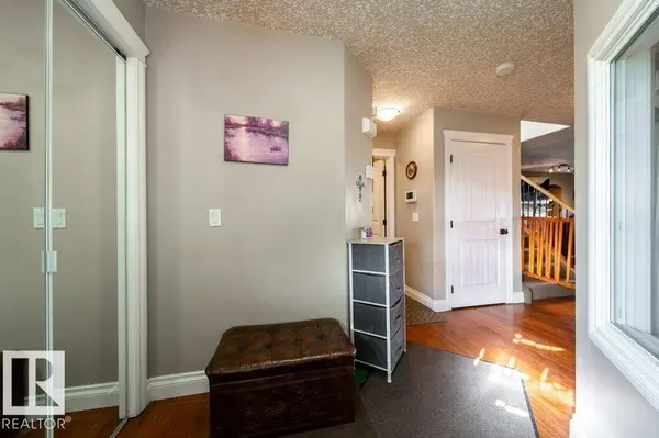 6040 166 AV NW, Edmonton, AB T5Y 0A8