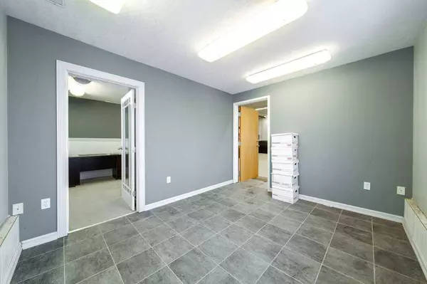 22904 110 AVE NW, Edmonton, AB T5S 0A7