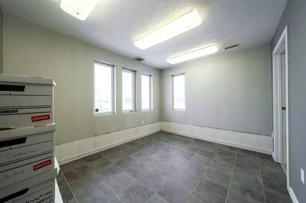 22904 110 AVE NW, Edmonton, AB T5S 0A7