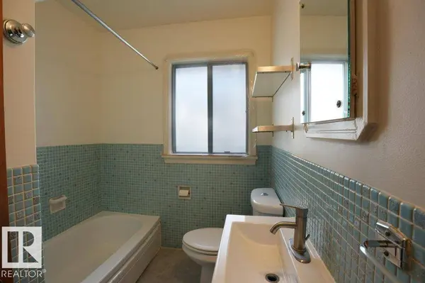 11720 135A ST NW, Edmonton, AB T5M 1L5