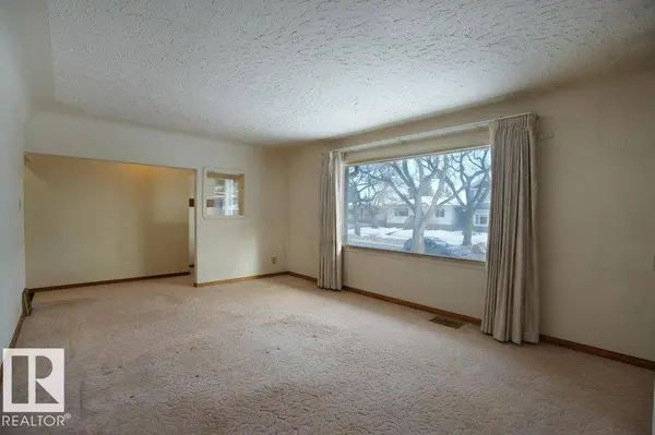 11720 135A ST NW, Edmonton, AB T5M 1L5