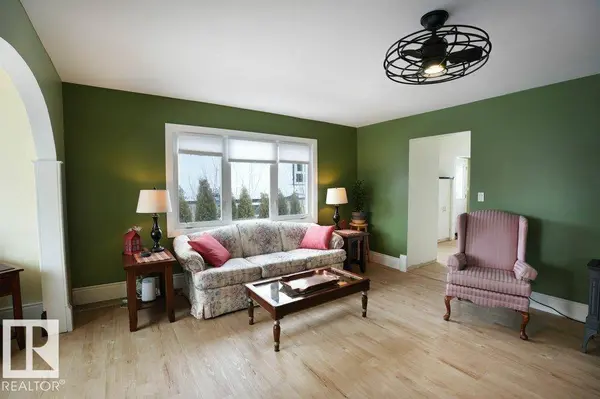 5016 52 AV, Warburg, AB T0C 2T0