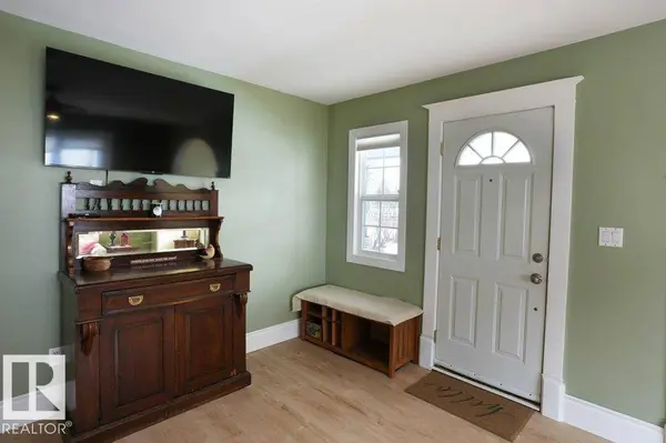 5016 52 AV, Warburg, AB T0C 2T0