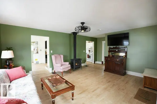 5016 52 AV, Warburg, AB T0C 2T0