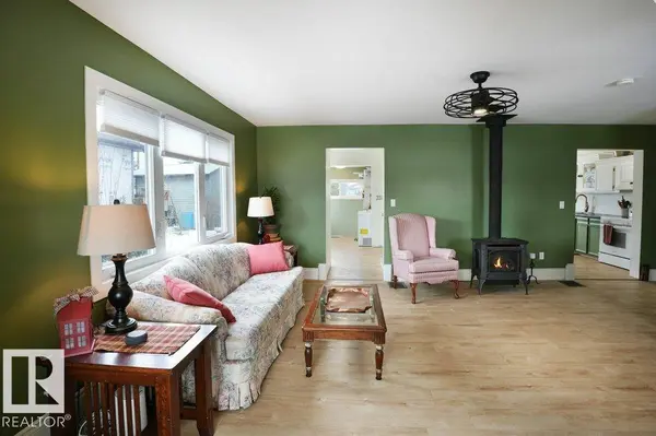 5016 52 AV, Warburg, AB T0C 2T0