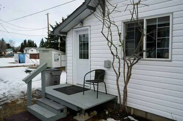 5016 52 AVE, Warburg, AB T0C 2T0