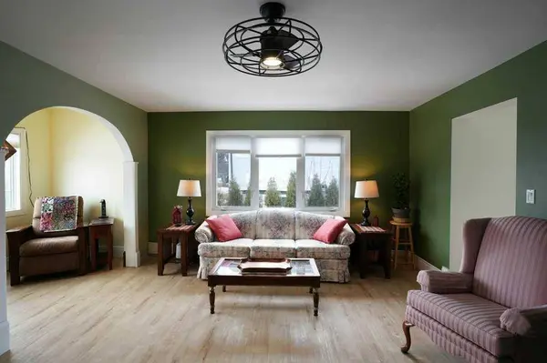 5016 52 AVE, Warburg, AB T0C 2T0