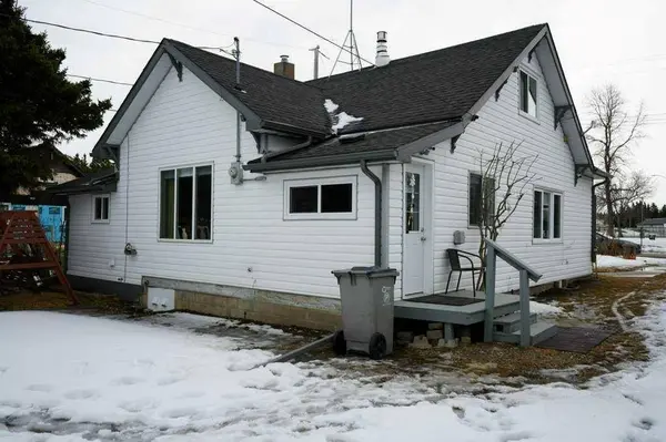 5016 52 AVE, Warburg, AB T0C 2T0