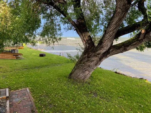 707 7 ST, Ross Haven, AB T0E 1V0