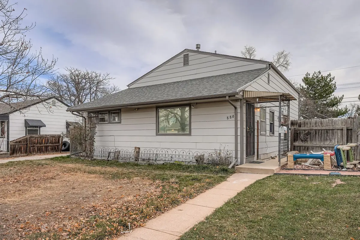 880 Kenton St, Aurora, CO 80010-4052
