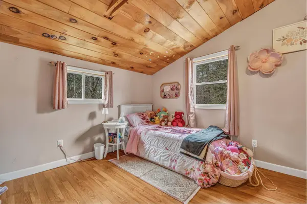 329 Bean RD, Mount Vernon, ME 04352