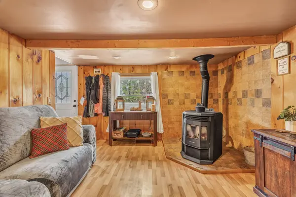 329 Bean RD, Mount Vernon, ME 04352