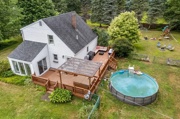 27 Bradford LN, China, ME 04358