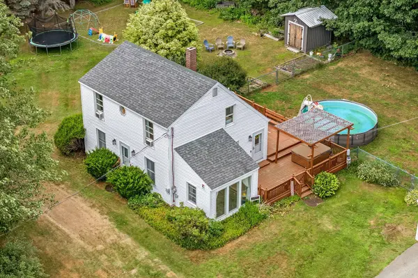 27 Bradford LN, China, ME 04358