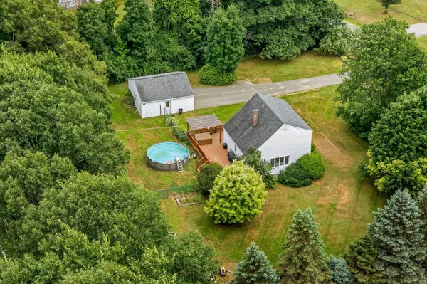 27 Bradford LN, China, ME 04358