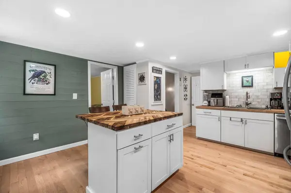 212 Annabessacook RD, Monmouth, ME 04265