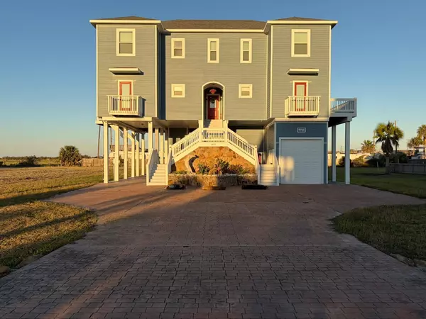 18111 Shaman DR, Galveston, TX 77554