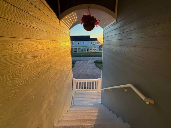 18111 Shaman DR, Galveston, TX 77554