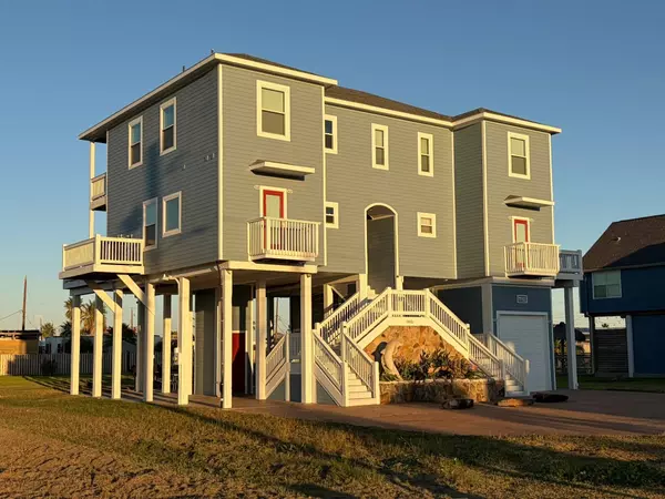 18111 Shaman DR, Galveston, TX 77554