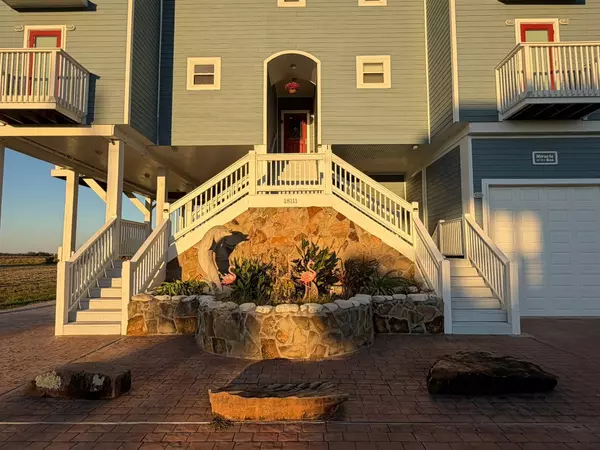 18111 Shaman DR, Galveston, TX 77554