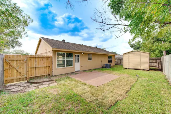 328 Meadow Wood CT, League City, TX 77573