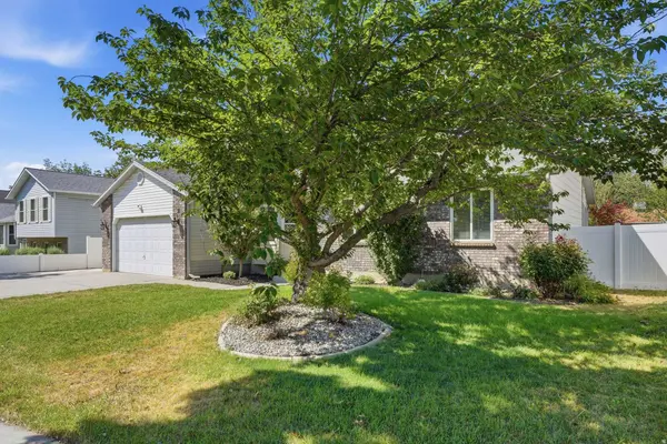 38 W CLAY DR, Murray, UT 84107
