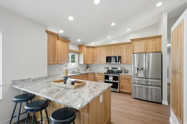 38 W CLAY DR, Murray, UT 84107