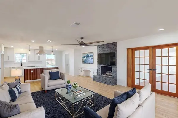 820 Bedford Court W, Hurst, TX 76053