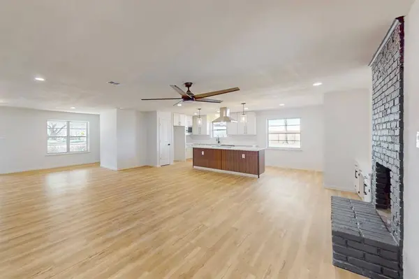 820 Bedford Court W, Hurst, TX 76053