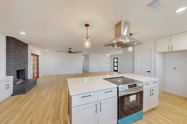 820 Bedford Court W, Hurst, TX 76053