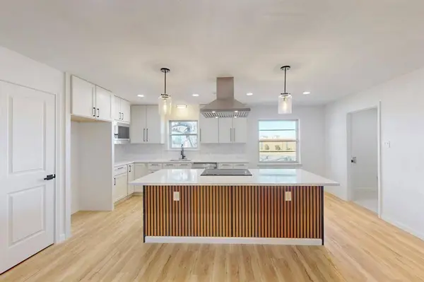 820 Bedford Court W, Hurst, TX 76053