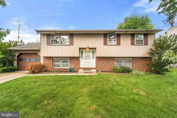 257 W LANDING RD, Blackwood, NJ 08012