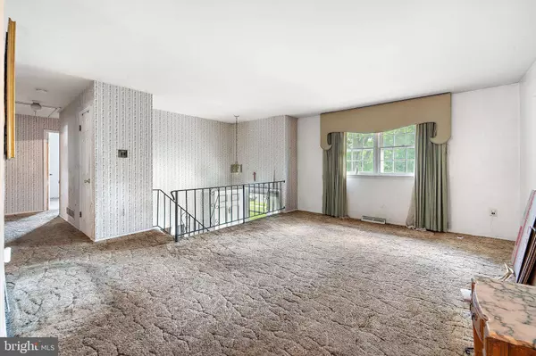 257 W LANDING RD, Blackwood, NJ 08012