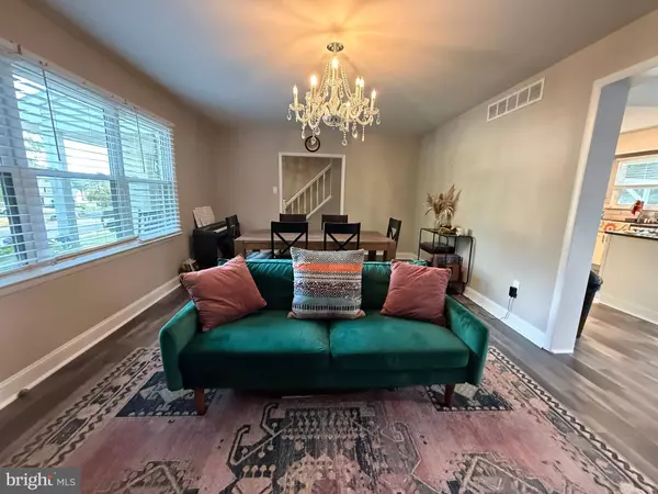 9 EDEN RD, Blackwood, NJ 08012