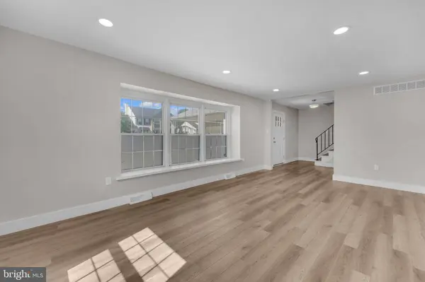 15 W KENNEDY DR, Clementon, NJ 08021