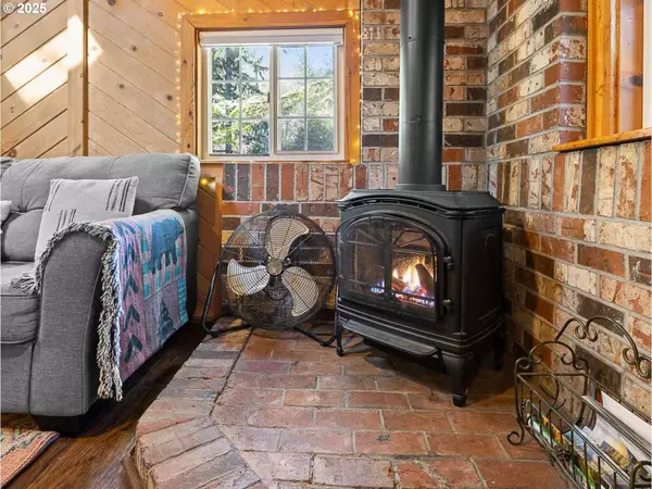 71320 E THIMBLEBERRY ST, Rhododendron, OR 97049