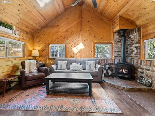 71320 E THIMBLEBERRY ST, Rhododendron, OR 97049