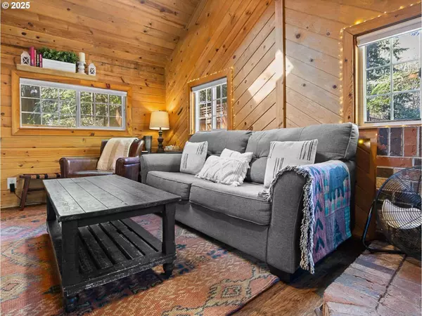 71320 E THIMBLEBERRY ST, Rhododendron, OR 97049