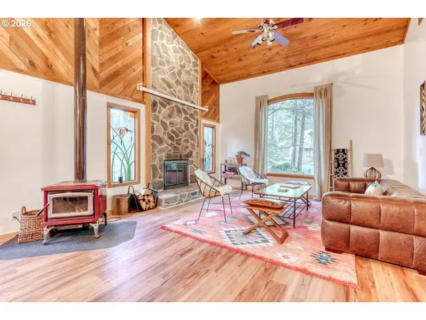 21220 E CRATER CT, Rhododendron, OR 97049