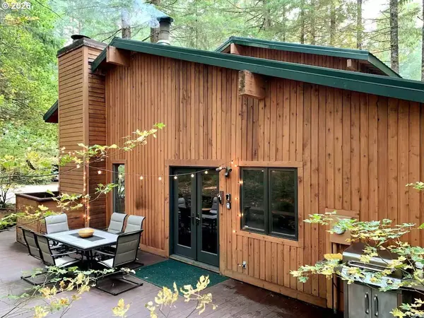 21220 E CRATER CT, Rhododendron, OR 97049