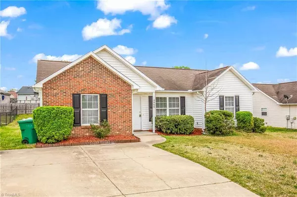 2460 Shadow Valley RD, High Point, NC 27265