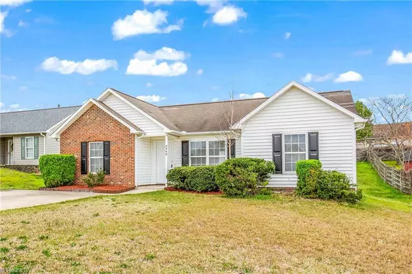 2460 Shadow Valley RD, High Point, NC 27265