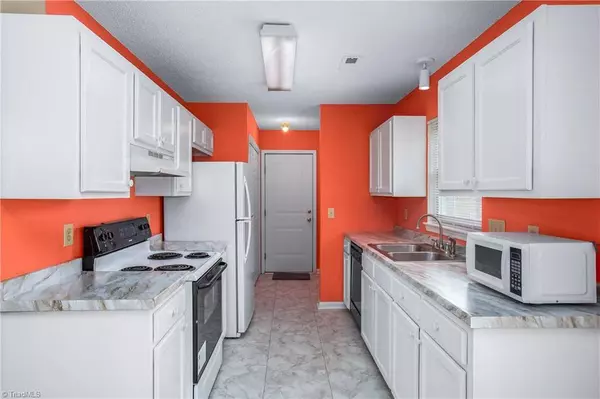 2460 Shadow Valley RD, High Point, NC 27265