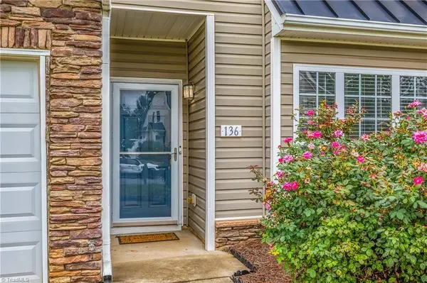 136 Penry LN, Clemmons, NC 27012