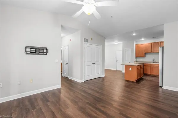 923 Windcastle LN #305, Winston-salem, NC 27105