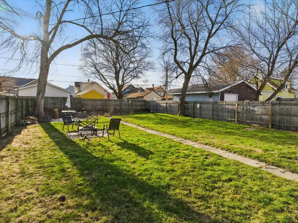 1812 S 12th St, Sheboygan, WI 53081-5817